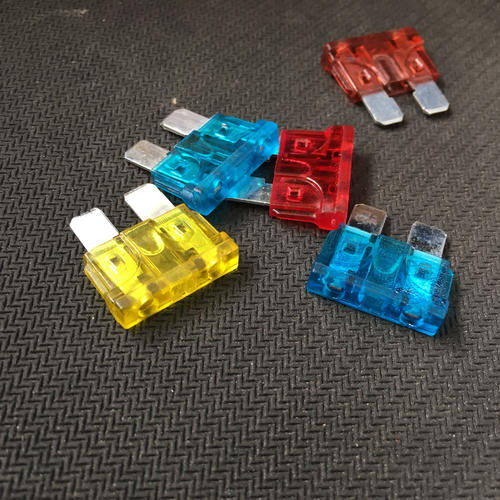 貼片保險(xiǎn)絲不適用在汽車(chē)上