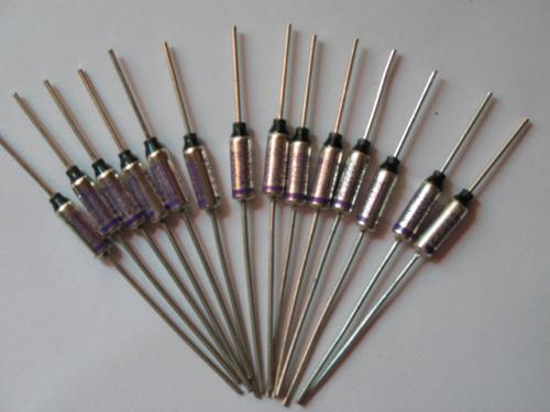 電壓不穩(wěn)定使用保險(xiǎn)絲做過載保護(hù)